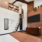 Hostwise Stays - The Lodi - Lower Lawrenceville, Beautiful!
