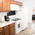 2 Bedroom - Off Street Parking - Amazing View Nearby