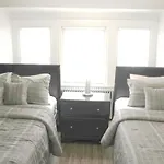 Steps Away From Hospital - 2 Queen Bed - City View