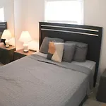 3 Bedroom Southside Pad - Sleeps 8 - Amazing Location