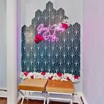 Stay Golden 1: Chic Modern-Victorian City View