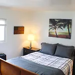 Urban Oasis - 3Br 2Ba - City View- Private Parking