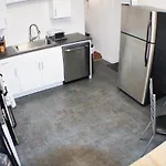 Urban Oasis - 3Br 2Ba - City View- Private Parking
