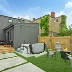 Urban Oasis Retreat With Luxury Design, Hot Tub, Fire Pit, Breathtaking Downtown & River Views