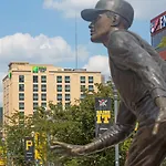 Holiday Inn Express & Suites Pittsburgh North Shore By Ihg
