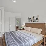 Oakland/University @E Stylish And Central Private Bedroom With Shared Bathroom