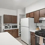 Oakland/University @D Modern And Spacious Private Bedroom With Shared