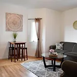 Cozy & Family Friendly Pittsburgh Home Sleeps 6
