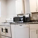 Massive 4 Bed House-Short Walk To Amazing View