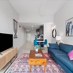 Cozysuites Modern 2Br, Downtown Pittsburgh