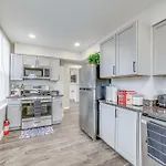 Lovely Pittsburgh Apartment About 5 Mi To Downtown!