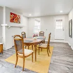 Lovely Pittsburgh Apartment About 5 Mi To Downtown!