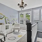 3Br Charming Home With Fireplace