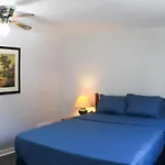Newly Renovated 2-Bed Near Downtown-North Shore