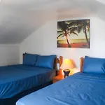 Newly Renovated 2-Bed Near Downtown-North Shore