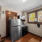 Light-Bright With Craftsman Character And Views