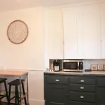 Comfy And Spacious 3 Bedroom - Easy City Access