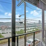 Urban Oasis Retreat With Luxury Design, Hot Tub, Fire Pit, Breathtaking Downtown & River Views