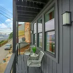 Urban Oasis Retreat With Luxury Design, Hot Tub, Fire Pit, Breathtaking Downtown & River Views