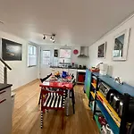 Unique Artsy 2 Bdrm Apt 1.5 Mi From Downtown
