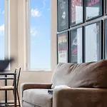 Charming Studio-Panoramic View-Your Pittsburgh Sanctuary