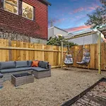 Cozy Southside Pitt Home W/ Pool Table +Yard