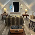 Master Suite Serenity On Banksville Pittsburgh