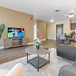 Elegant 1Bd High Rise With City Views In Dt Pitts