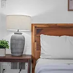 Shadyside, Central 3B Modern And Stylish Private Bedroom With Shared Bathroom And Free Parking