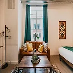 Pet Friendly North Shore Studio W/ Fitness Center