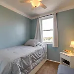 Pittsburgh Home With Private Yard 3 Mi To Dtwn!