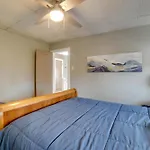 Pittsburgh Home With Private Yard 3 Mi To Dtwn!