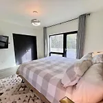 Oasis In The City - Calm 4Br Home With Gym & Sauna