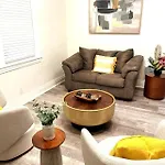 2 Bedroom Apt - Stylish, Modern, And Convenient!