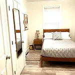 2 Bedroom Apt - Stylish, Modern, And Convenient!
