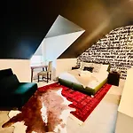 Drifterland Artistic Retreat In Lawrenceville