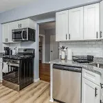 Beautiful Home In Forest Hills