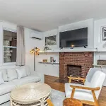 Beautiful Home In Forest Hills