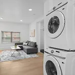 Shadyside, Central !1 Spacious & Modern 1 Bedroom With Parking