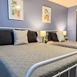 Sleeps 8 Charming 2 Bedroom With 5 Beds Plus Wifi