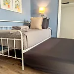 Great Location 8 Beds Sleeps 10 With Parking