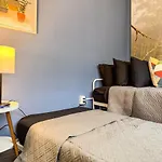 2 Stylish Apartments With 8 Beds And Parking Plus Wifi