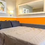 4 Large Apartments With 8 Bedrooms And Parking Plus Wifi