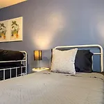 8 Large Apartments With 12 Bedrooms And Parking And Wifi