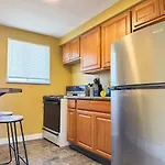 4 Apartments With 4 Bedrooms And Parking Plus Wifi