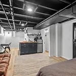 The Walnut Suites - The Onyx Suite