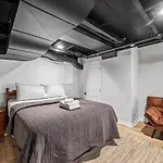 The Walnut Suites - The Onyx Suite