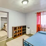 12 Mi To Dtwn Pittsburgh Home With In-Unit Laundry!