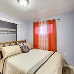 12 Mi To Dtwn Pittsburgh Home With In-Unit Laundry!
