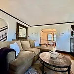 Spacious 3Br Home With Movie Theater